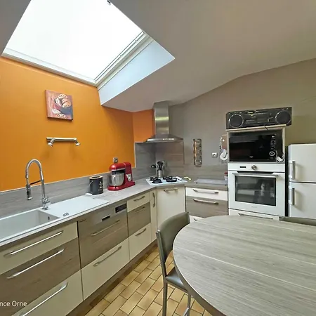 Maison De Charme En Granit Avec Jardin Clos, Tout Inclus, Pres De Domfront - Fr-1-497-190 *