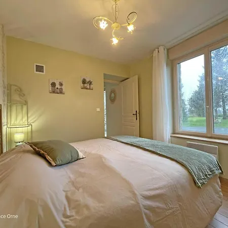Maison De Charme En Granit Avec Jardin Clos, Inclus, Pres De Domfront - Fr-1-497-190 Feriehus *