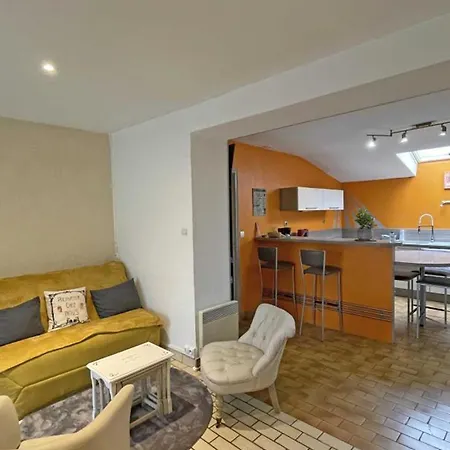 Дом отдыха Maison De Charme En Granit Avec Jardin Clos, Inclus, Pres De Domfront - Fr-1-497-190 *