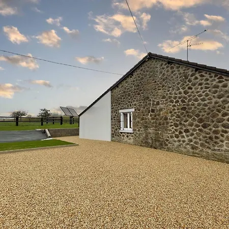 Maison De Charme En Granit Avec Jardin Clos, Inclus, Pres De Domfront - Fr-1-497-190 *