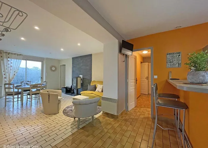 Maison Indépendante Pour 7 Au Calme Avec Jardin - Fr-1-497-190 * Saint-Mars-d'Egrenne